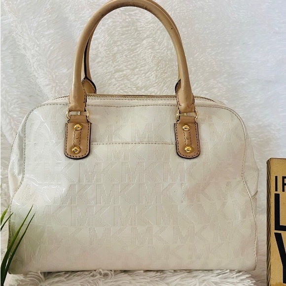 Michael Kors White Patent Leather Cindy Dome Satchel & Wallet - Picture 2 of 16